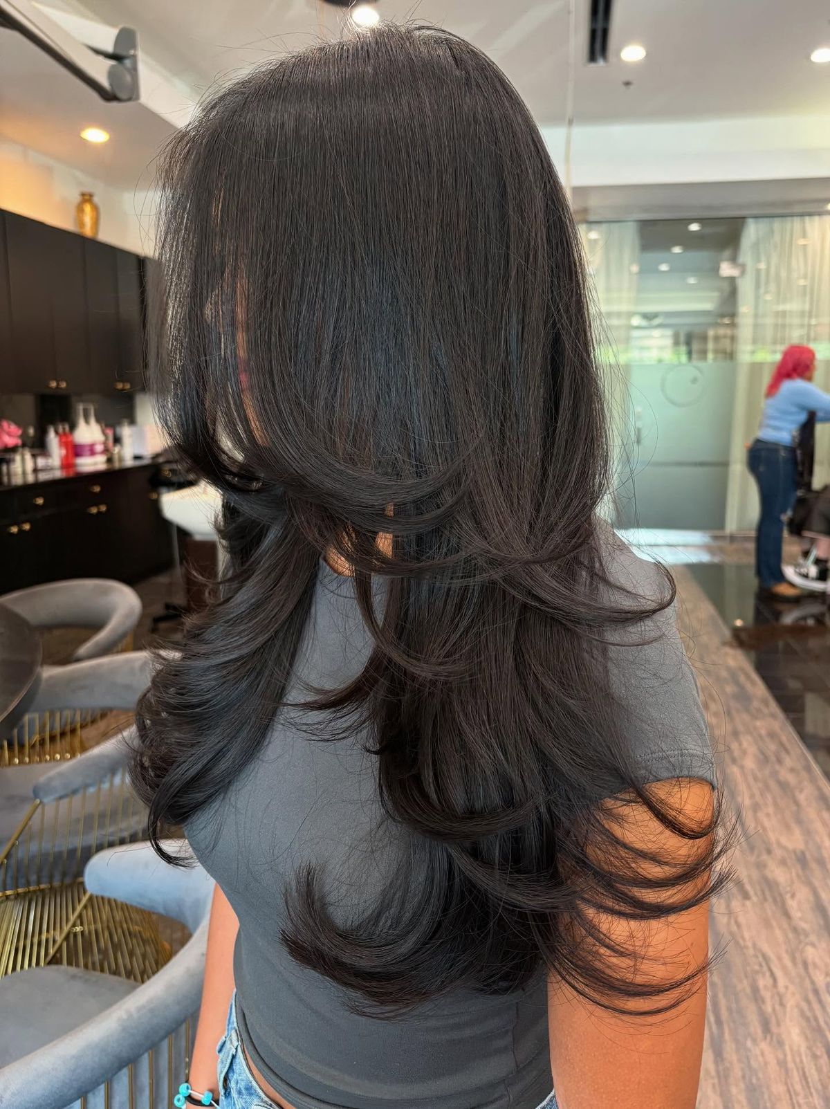 Le lisser est-il vraiment l’ennemi de nos cheveux ?